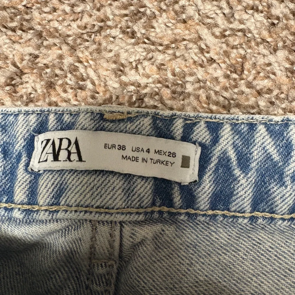 Zara High Rise Jeans - Picture 3 of 5